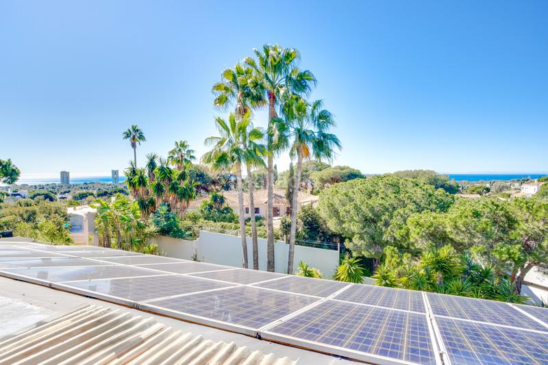 Foto 732978e7-d9cb-404b-82c0-50f17bccdd76. House with parking pool in Elviria Marbella