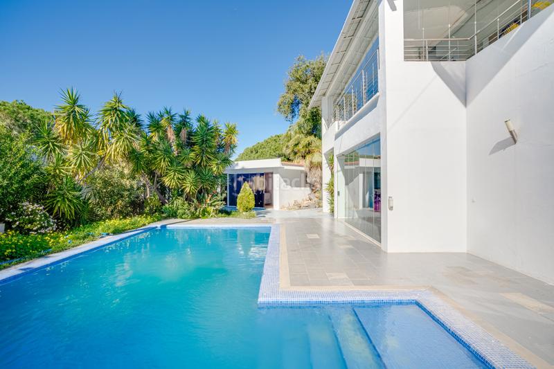 Foto bf6519aa-9a05-4548-a82d-3f70127447c8. House with parking pool in Elviria Marbella