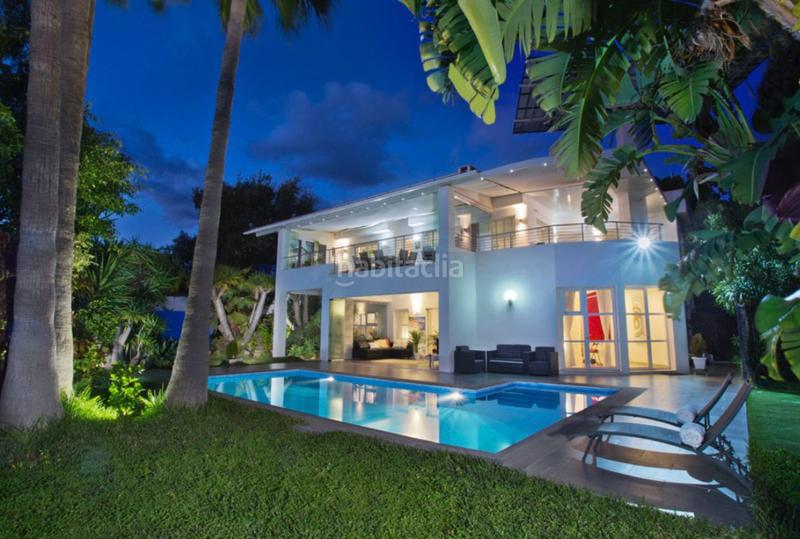 Foto cffdb7e0-f2c9-416b-9114-fce51a9435bf. House with parking pool in Elviria Marbella