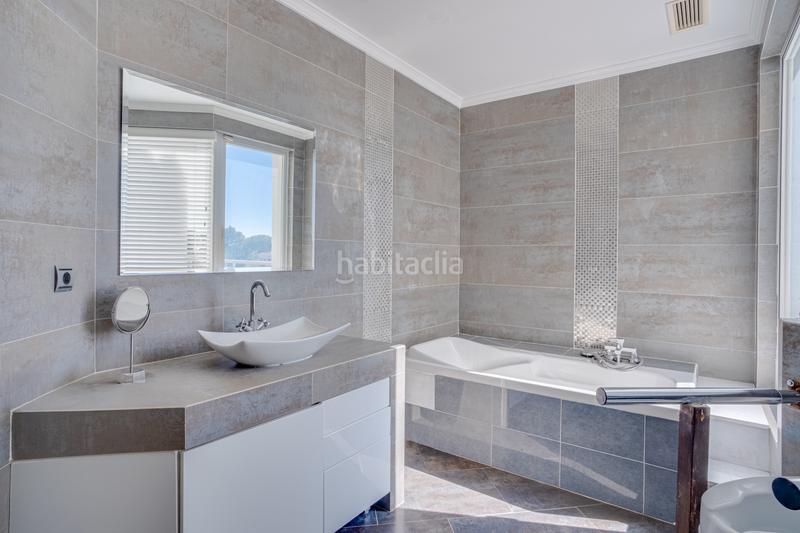 Foto e9201c57-447f-44eb-b7e2-1f5f9c05432d. House with parking pool in Elviria Marbella