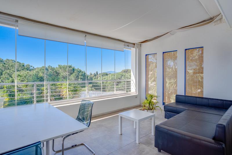 Foto fe92a107-7b87-4b0e-8050-3a1530f1c823. House with parking pool in Elviria Marbella