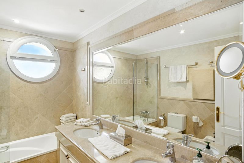 Foto 1b4522b9-b521-4b0b-973c-2e56cc864701. Àtic amb aparcament piscina a lomas de Marbella club Marbella