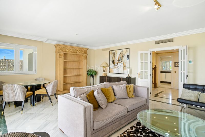 Foto 21be6a6f-f16f-4276-b221-bd17e4d67782. Àtic amb aparcament piscina a lomas de Marbella club Marbella