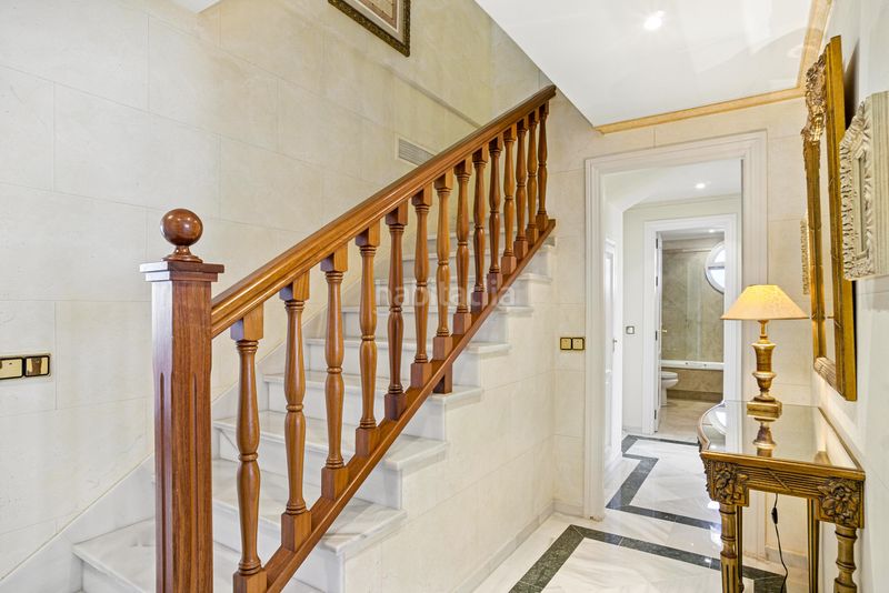 Foto 2da2632c-d7c1-49e4-a3af-f1c21b687c5e. Àtic amb aparcament piscina a lomas de Marbella club Marbella