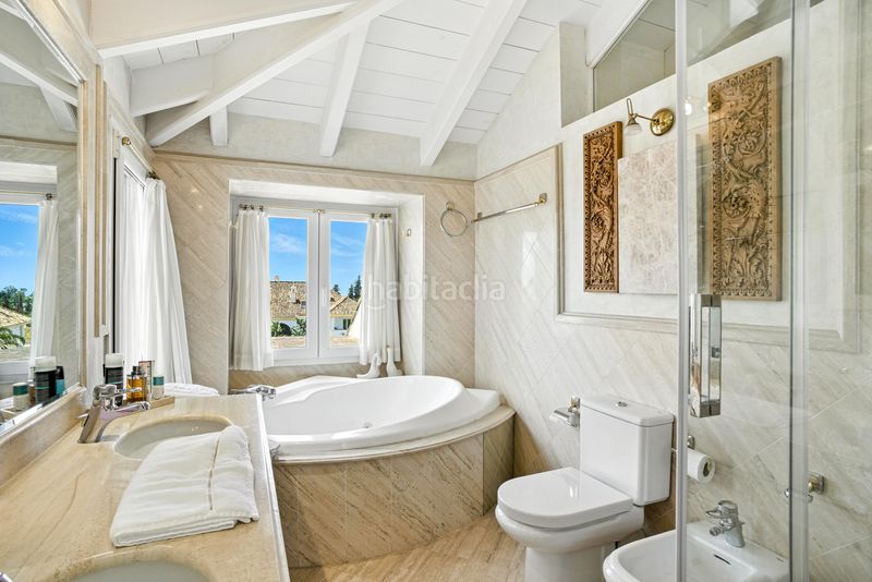 Foto 5c4f0ae7-e089-40f1-9df4-97d657b1ab5d. Àtic amb aparcament piscina a lomas de Marbella club Marbella