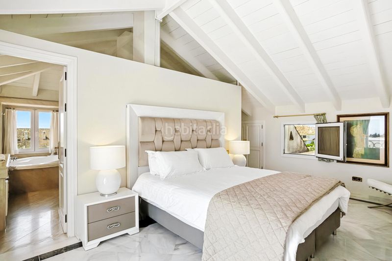 Foto b72070fd-8587-42cd-b1a0-0cf050a68406. Àtic amb aparcament piscina a lomas de Marbella club Marbella