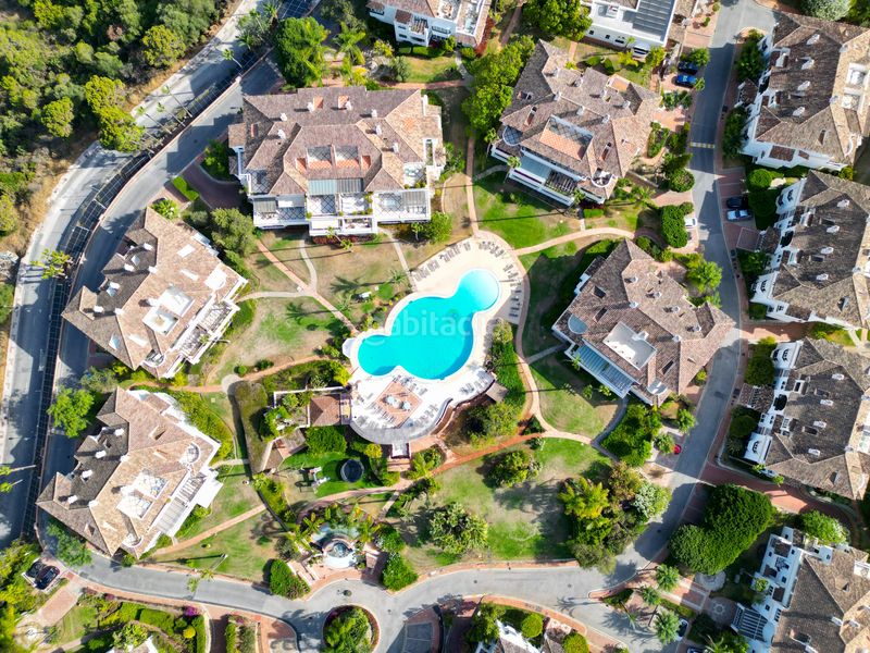 Foto c525b33a-4588-42e0-a8e5-f13c74ea3093. Àtic amb aparcament piscina a lomas de Marbella club Marbella