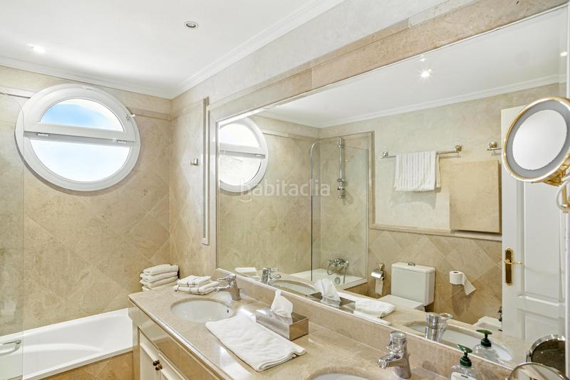 Foto 1b4522b9-b521-4b0b-973c-2e56cc864701. Attico con parcheggio piscina in lomas de Marbella club Marbella