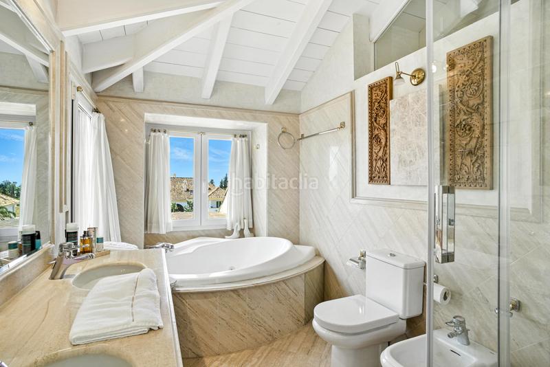 Foto 5c4f0ae7-e089-40f1-9df4-97d657b1ab5d. Attico con parcheggio piscina in lomas de Marbella club Marbella