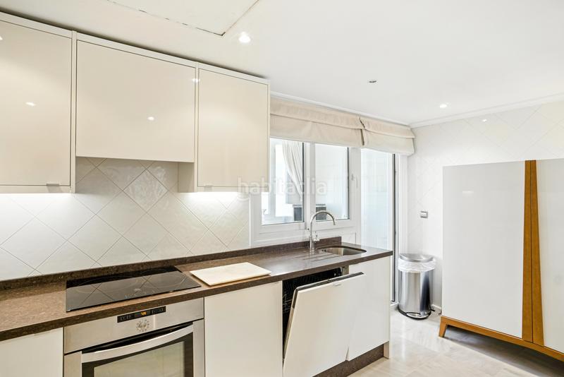 Foto a40f752e-3beb-4cc8-8c02-3f206d6f50f7. Attico con parcheggio piscina in lomas de Marbella club Marbella