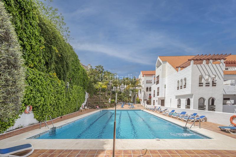 Foto 717b3fe8-65d1-4bb1-8443-d82eb34f686a. Apartament amb aparcament piscina a Nueva Andalucía centro Marbella