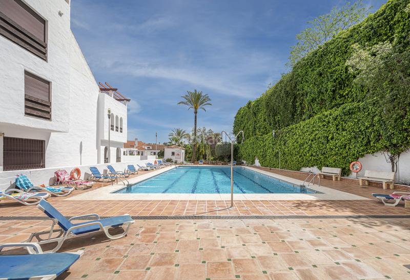 Foto db02ceea-6681-4e07-862e-d37b7bb1a135. Apartament amb aparcament piscina a Nueva Andalucía centro Marbella