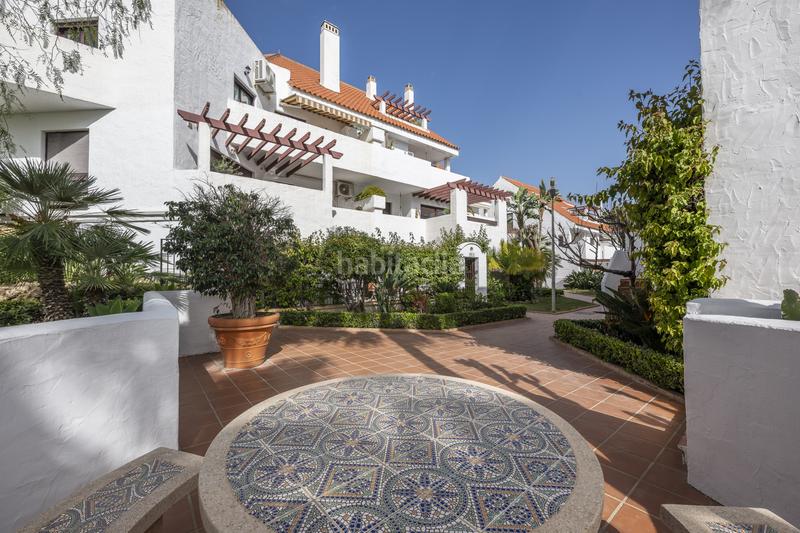 Foto e7b8c2e9-bfbe-4d1d-8b62-c2e5959ecf23. Apartament amb aparcament piscina a Nueva Andalucía centro Marbella