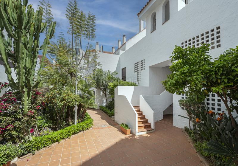 Foto ed26872b-e0fb-48ae-88a9-bb1b43fc2670. Apartament amb aparcament piscina a Nueva Andalucía centro Marbella