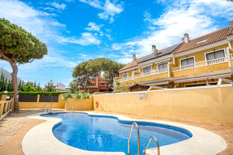 Foto 030abd3d-fb76-422d-80a4-a63ac886edd8. Casa adossada amb aparcament piscina a Calahonda Mijas