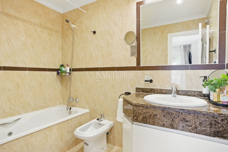 Foto cf319e44-ac64-473d-8efb-c61c57961a60. Casa adossada amb aparcament piscina a Calahonda Mijas