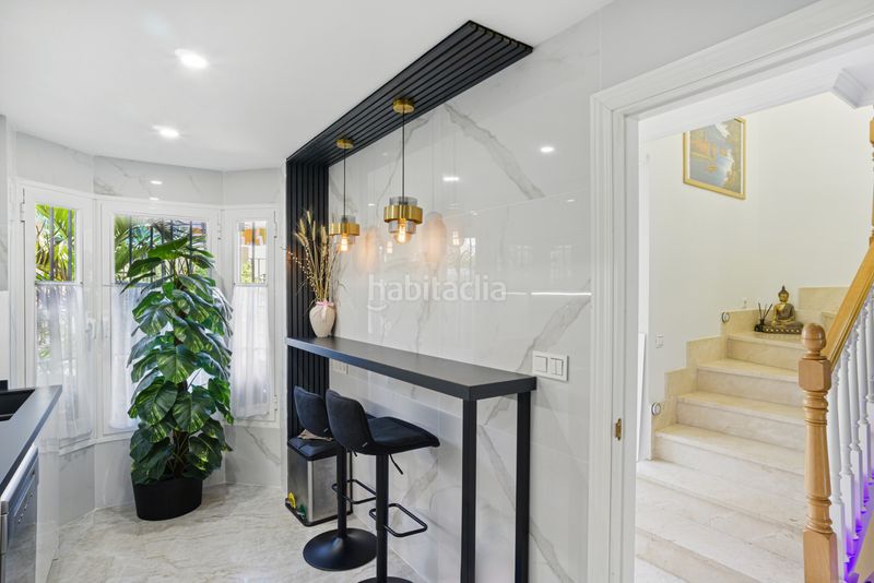 Foto da864a3a-1ccc-404a-966d-d9e541644de1. Casa adossada amb aparcament piscina a Calahonda Mijas