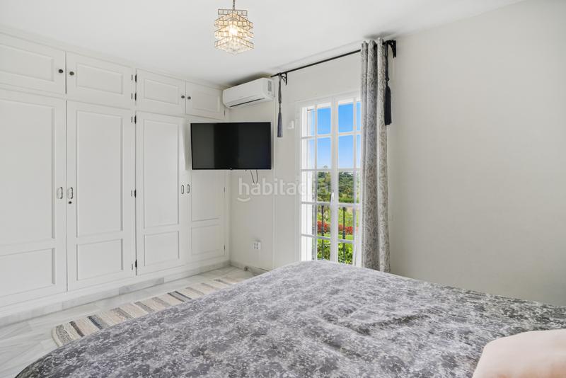 Foto 36038963-7c3b-417f-a6f2-8c4aebf3adb7. Reihenhaus mit parking pool in Bel - Air Estepona