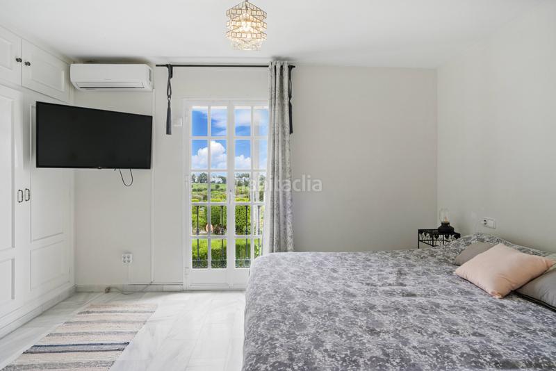 Foto 6108109e-326e-407f-b342-192f62bfe4d1. Reihenhaus mit parking pool in Bel - Air Estepona