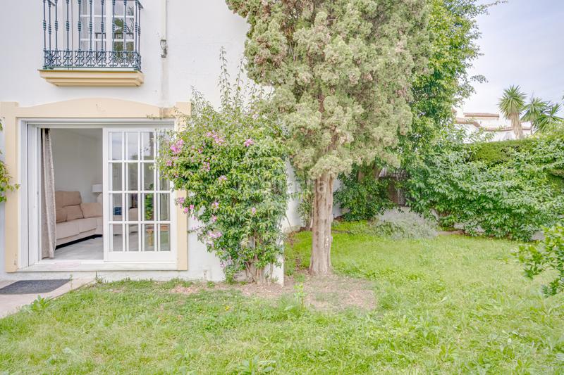 Foto 6f9aa363-3bee-47fd-8117-c8d32c0d50f9. Reihenhaus mit parking pool in Bel - Air Estepona