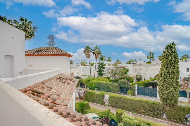 Foto 7a63f3a6-3a99-4917-a6ad-f98a0ba0bd9d. Reihenhaus mit parking pool in Bel - Air Estepona