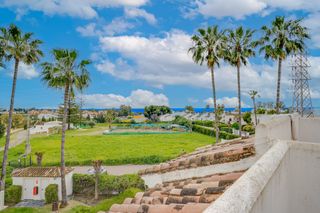 Casa adossada a Bel - Air. Maravillosa casa de tres dormitorios con vistas al mar, situada