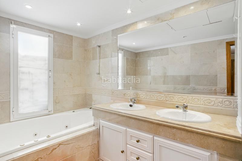 Foto 7f2f6bf0-c199-47c5-8834-6e3153bfb8a0. Penthouse with parking pool in Aloha Marbella