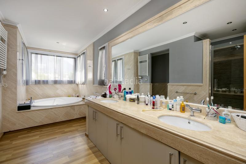 Foto 55c4811b-b9a8-48db-8d7e-a9fc039b58e8. Piccolo appartamento con parcheggio piscina in lomas de Marbella club Marbella