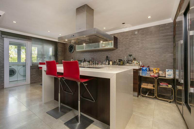 Foto fe6ae9c5-02f4-4189-9b35-6cc952893ba8. Piccolo appartamento con parcheggio piscina in lomas de Marbella club Marbella