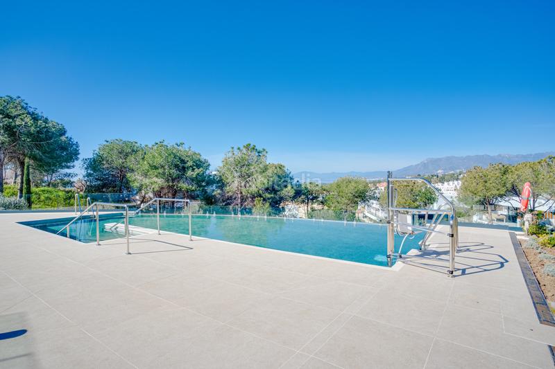 Foto 5fa5d77c-0e66-4b1c-a346-ddb6cf7a09a8. Planta baixa amb aparcament piscina a Cabopino - Artola Marbella