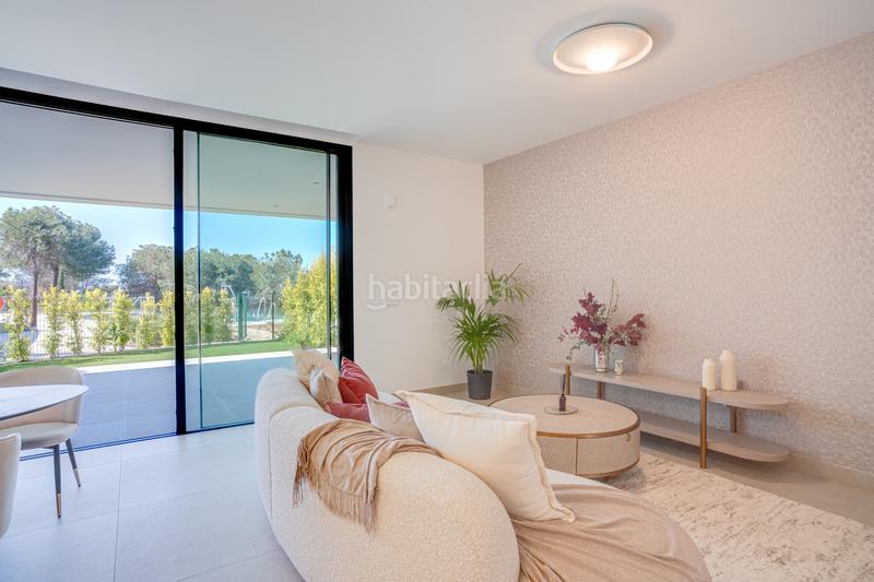 Foto 932465bb-ffa3-4acd-83a0-3fa050e648e3. Planta baixa amb aparcament piscina a Cabopino - Artola Marbella