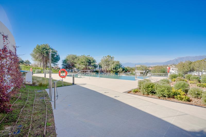 Foto 99035d0a-16ba-469f-80a7-dd04352ef53c. Planta baixa amb aparcament piscina a Cabopino - Artola Marbella