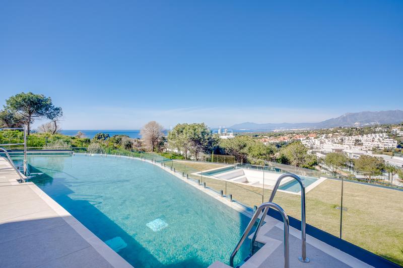 Foto a45c35bb-2691-4e35-9648-cba8d2f6f087. Planta baixa amb aparcament piscina a Cabopino - Artola Marbella