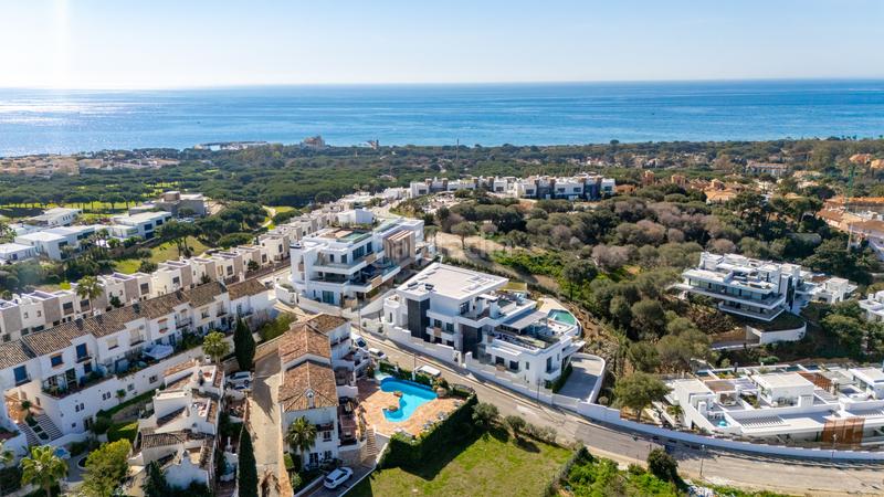 Foto db3a92b8-0c8c-440b-a4a5-f1bc63055d2d. Planta baixa amb aparcament piscina a Cabopino - Artola Marbella