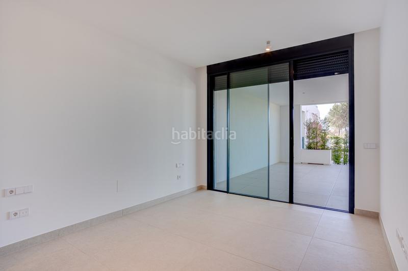 Foto f365286a-8b7c-4eda-a7c2-30828d90ff68. Planta baixa amb aparcament piscina a Cabopino - Artola Marbella