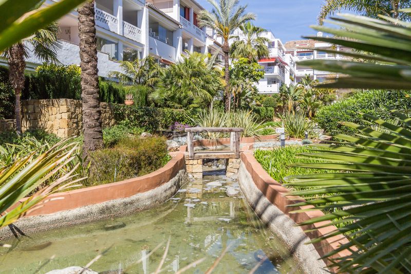 Foto f4271081-3c40-4e09-bdae-e1d2bb054dfd. Apartament amb piscina a La Carolina - Guadalpín Marbella