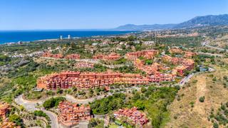 Apartament a Reserva de Marbella. Hermoso reformado, orientado al suroeste, apartamento de dos dor