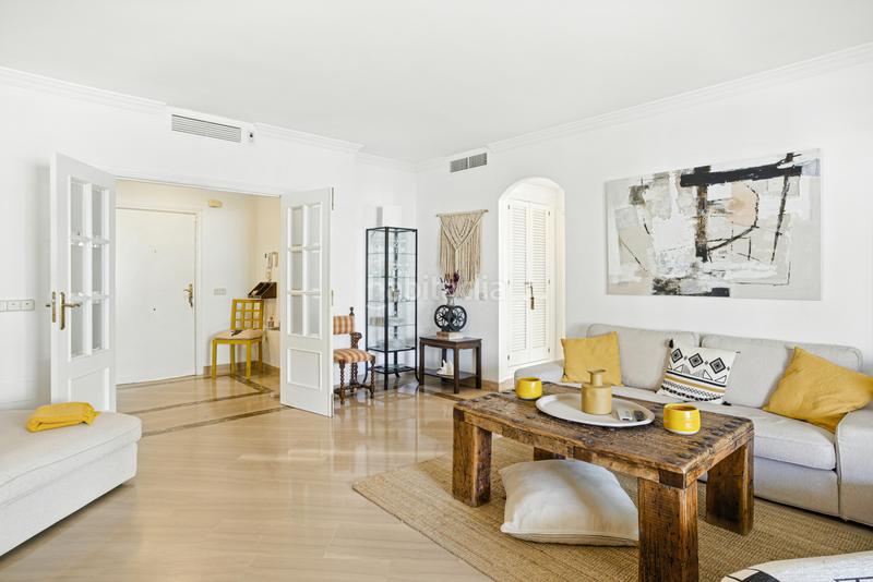 Foto 433d3b93-aee4-425f-afa0-00a0397d5640. Apartment with parking pool in Romana Playa Marbella