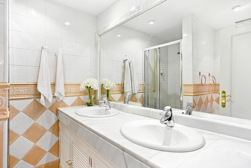 Foto fbc7e9cd-9727-4518-a2d9-2e5a9ad9b7ac. Apartment with parking pool in Romana Playa Marbella