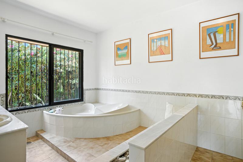 Foto 66f15009-0325-4bad-ab0e-6035d0324376. Casa amb aparcament piscina a Hacienda Las Chapas Marbella