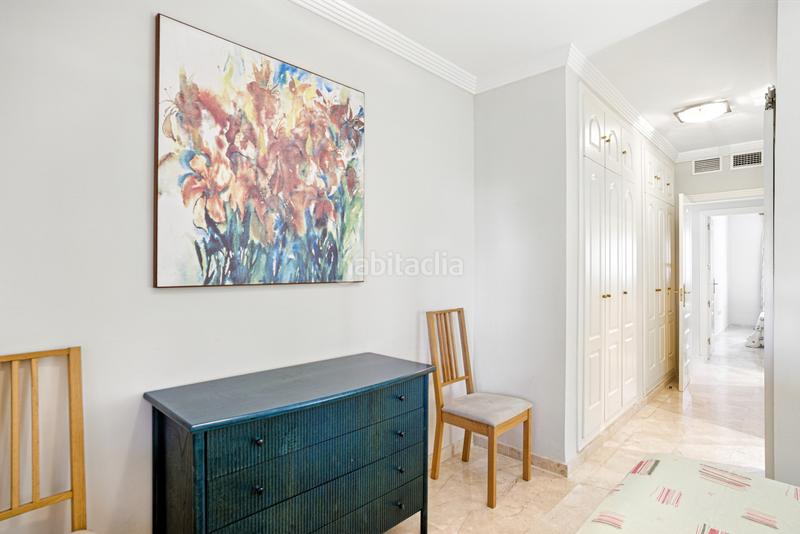 Foto 0a598f3f-ae23-4f01-bfd7-ca9832bfaed1. Piano terra con parcheggio piscina in Santa María Marbella