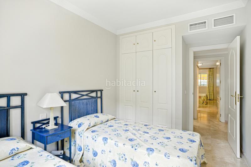 Foto 493e940e-82eb-4f7d-9ff4-ca267bf601bb. Piano terra con parcheggio piscina in Santa María Marbella