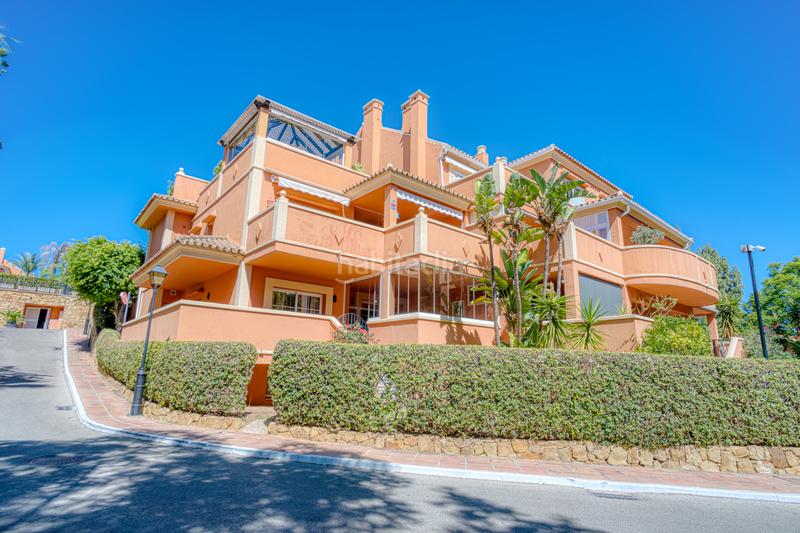 Foto f4d56df2-e1d7-4e16-9fdc-bc6a2411ae7b. Apartament amb aparcament piscina a Los Naranjos Marbella