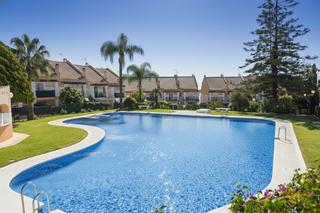 Reihenhaus en Huerta del Prado - La Montua. Espaciosa y encantadora casa adosada andaluza de cuatro dormitor
