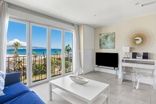 Appartement en Puerto Bans. Apartamento de dos dormitorios con vistas al mar y a la montaa,