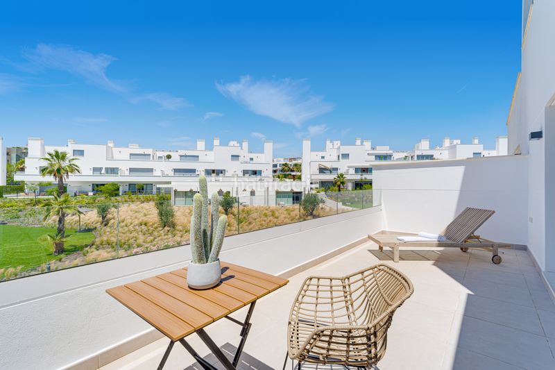 Foto 5e17f907-2536-4672-8ff6-ed1df941f53c. Apartament amb aparcament piscina a Bel - Air Estepona