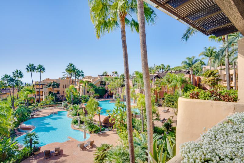 Foto 18156d98-97fe-4e3b-9efa-c2f6454d5a99. Attique avec parking piscine dans Sierra Blanca Marbella