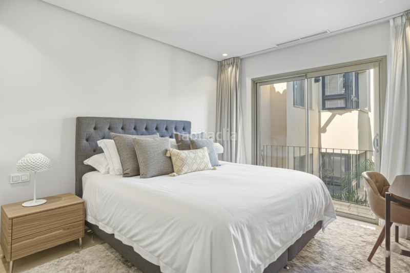 Foto 4911d62d-e890-4e46-a5d5-da50ec455928. Attique avec parking piscine dans Sierra Blanca Marbella