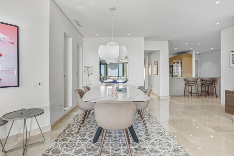 Foto 4cee5774-088f-4e93-bb2b-d84831c130e9. Attique avec parking piscine dans Sierra Blanca Marbella