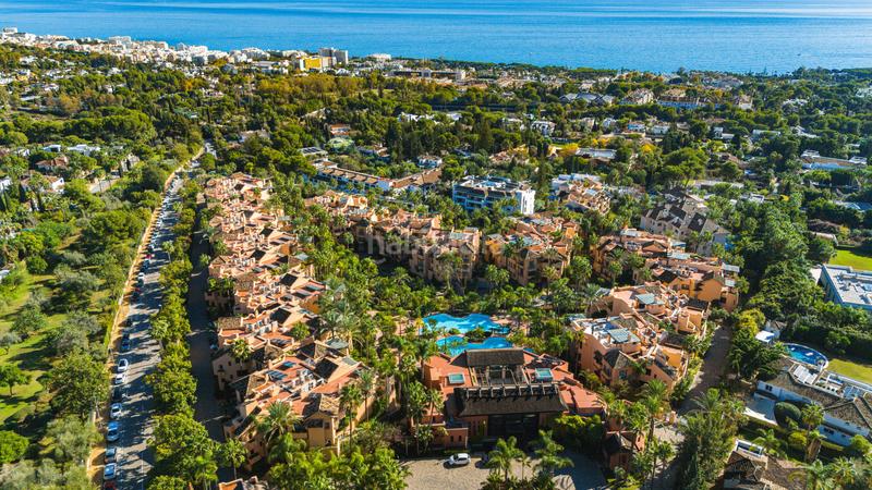 Foto 8e4f0a2d-e70a-486f-90b7-4f0a8ac9e2fc. Attique avec parking piscine dans Sierra Blanca Marbella